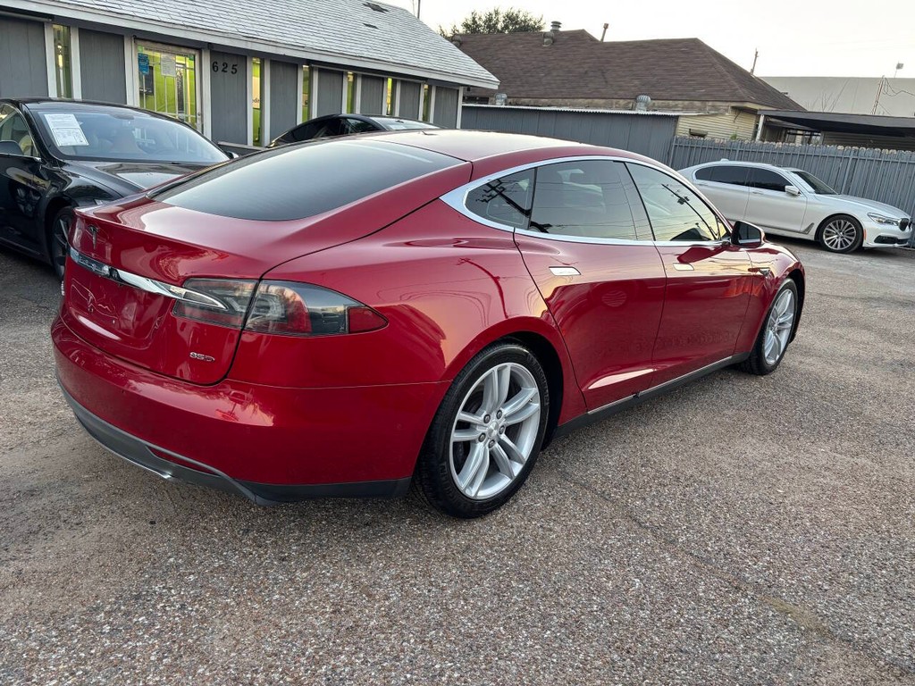 Tesla Model S Vehicle Full-screen Gallery Image 06