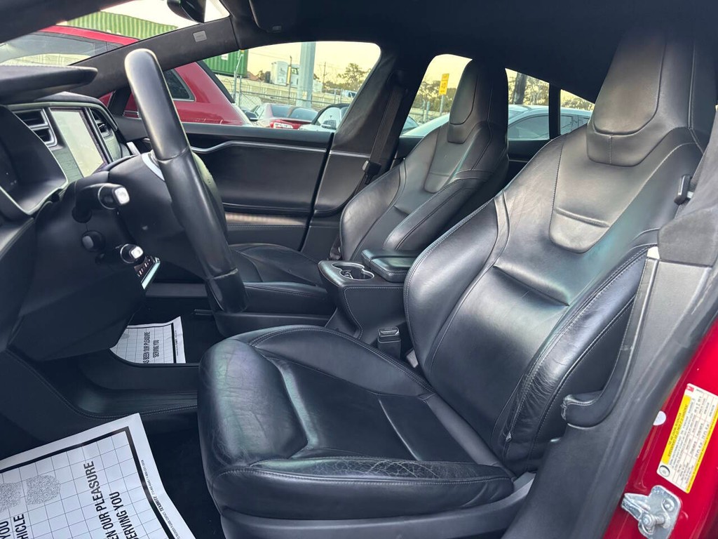 Tesla Model S Vehicle Full-screen Gallery Image 08