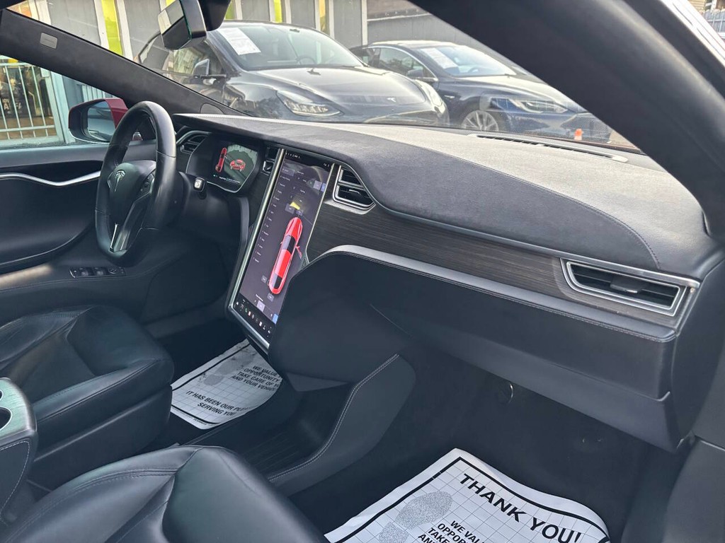 Tesla Model S Vehicle Full-screen Gallery Image 09