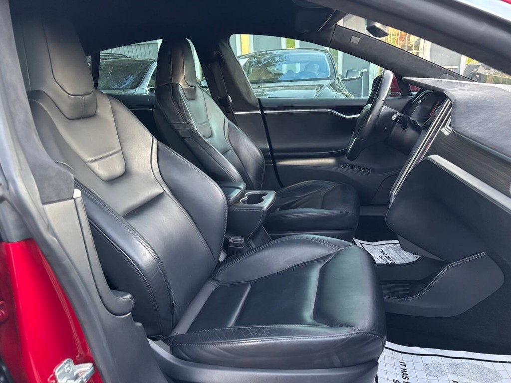 Tesla Model S Vehicle Full-screen Gallery Image 10