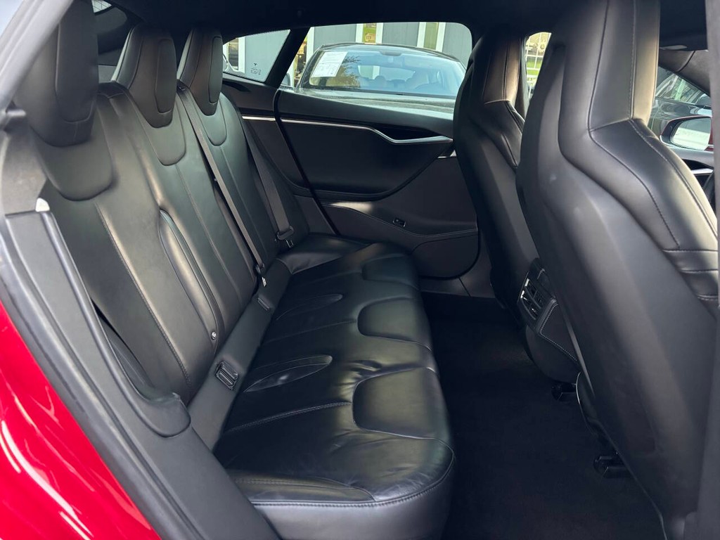 Tesla Model S Vehicle Full-screen Gallery Image 12