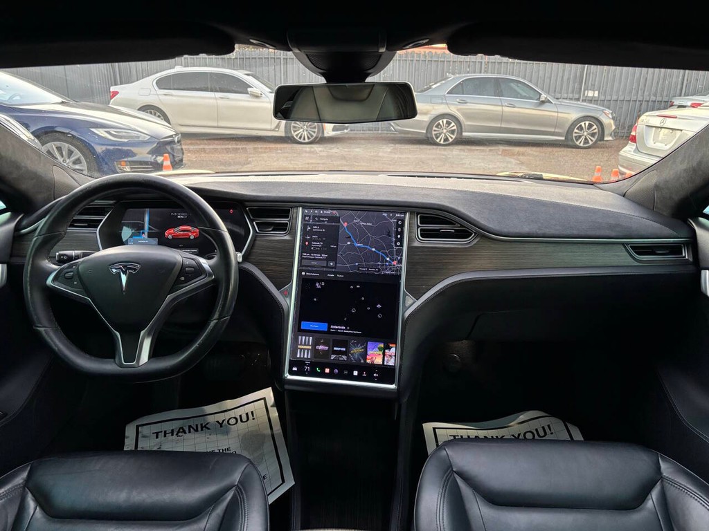 Tesla Model S Vehicle Full-screen Gallery Image 13