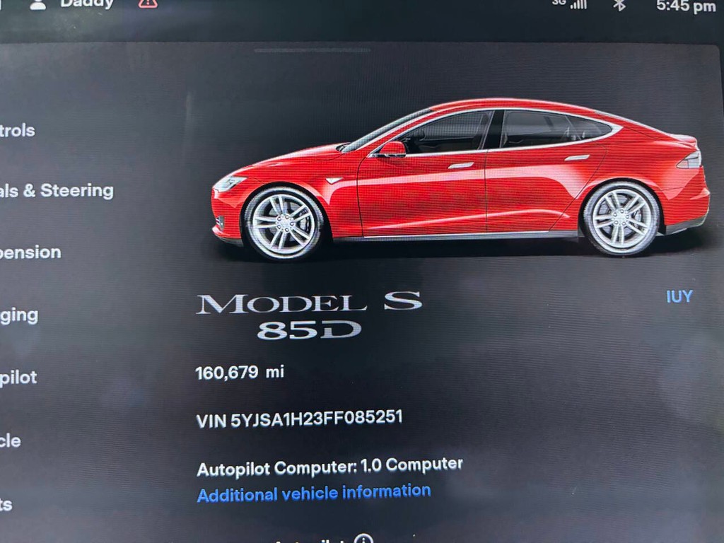 Tesla Model S Vehicle Full-screen Gallery Image 17