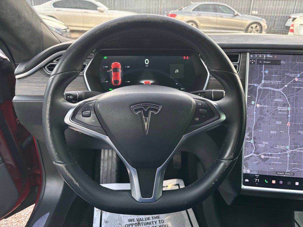 Tesla Model S Vehicle Full-screen Gallery Image 18