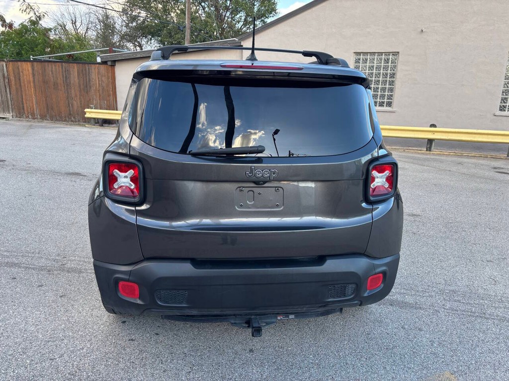 Jeep Renegade Vehicle Full-screen Gallery Image 06