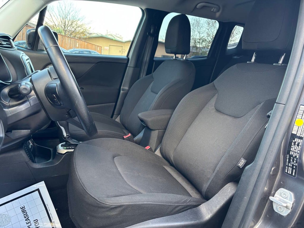 Jeep Renegade Vehicle Full-screen Gallery Image 09