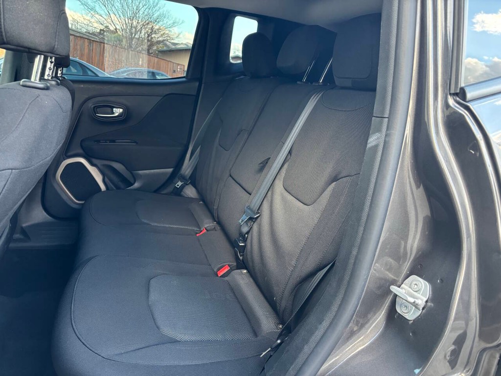 Jeep Renegade Vehicle Full-screen Gallery Image 12