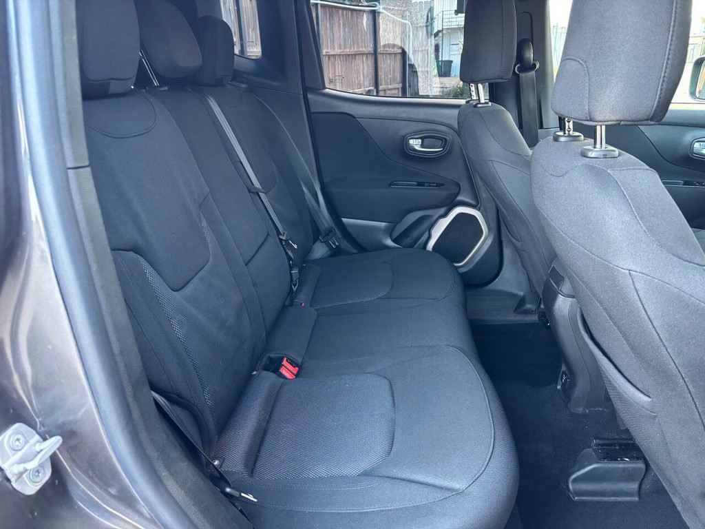 Jeep Renegade Vehicle Full-screen Gallery Image 13