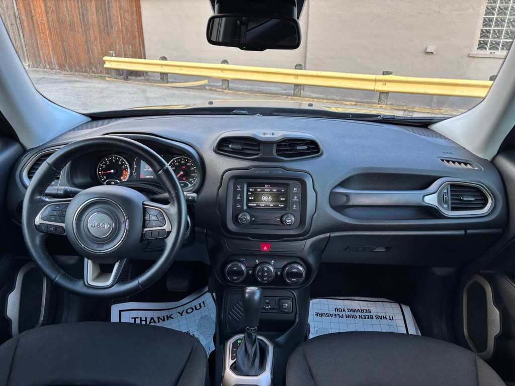 Jeep Renegade Vehicle Full-screen Gallery Image 14