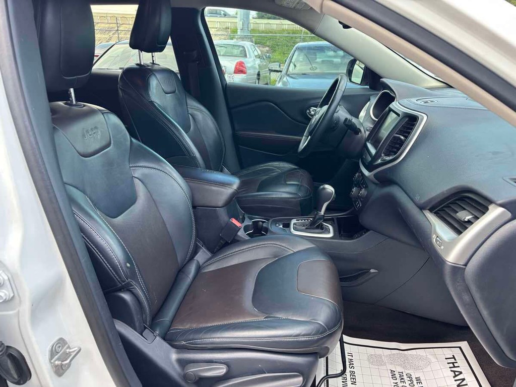 Jeep Cherokee Vehicle Full-screen Gallery Image 11