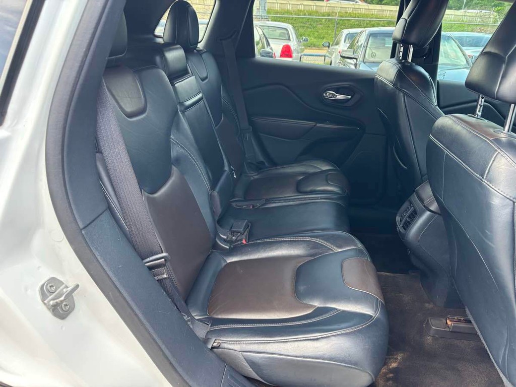 Jeep Cherokee Vehicle Full-screen Gallery Image 13