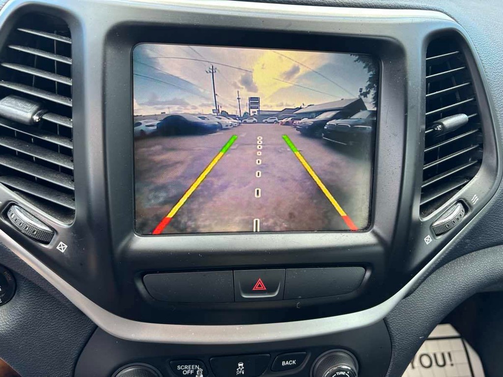 Jeep Cherokee Vehicle Full-screen Gallery Image 16