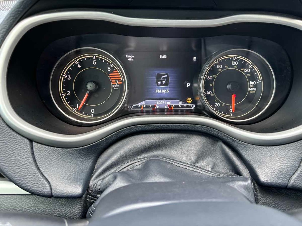 Jeep Cherokee Vehicle Full-screen Gallery Image 20