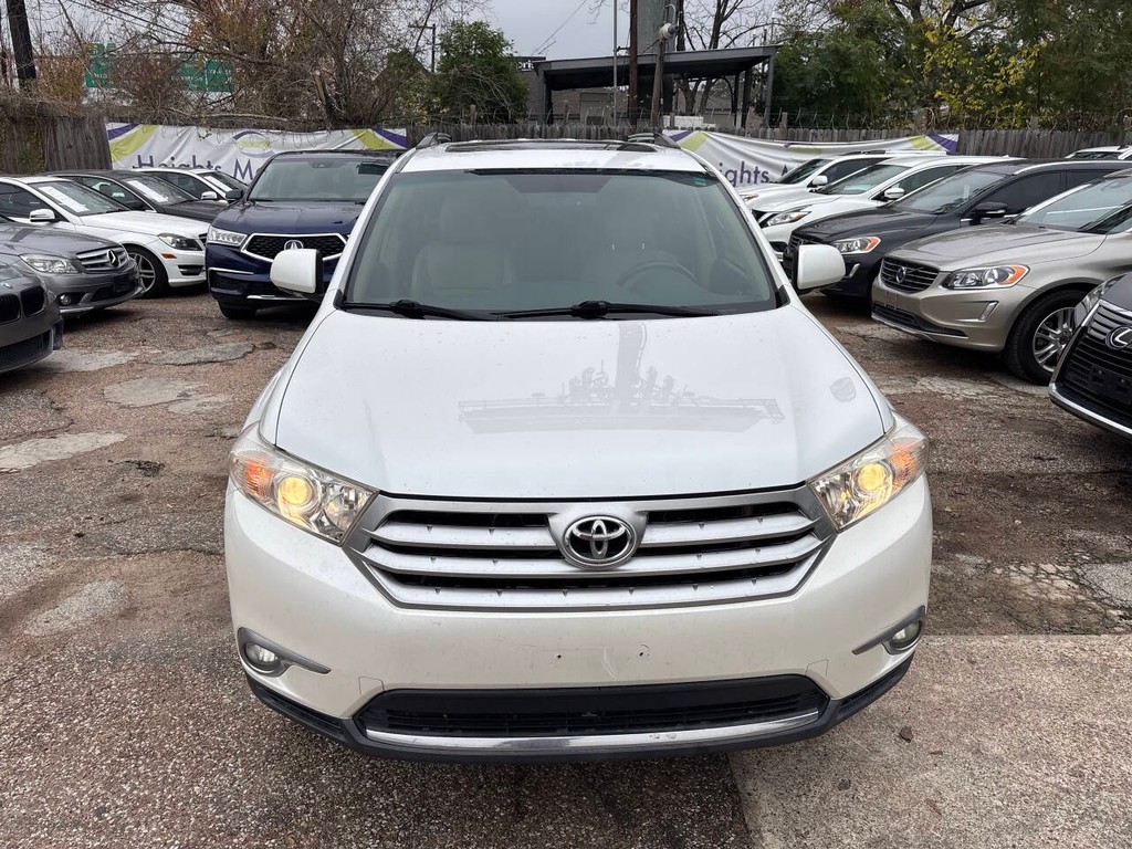 Toyota Highlander Vehicle Full-screen Gallery Image 02