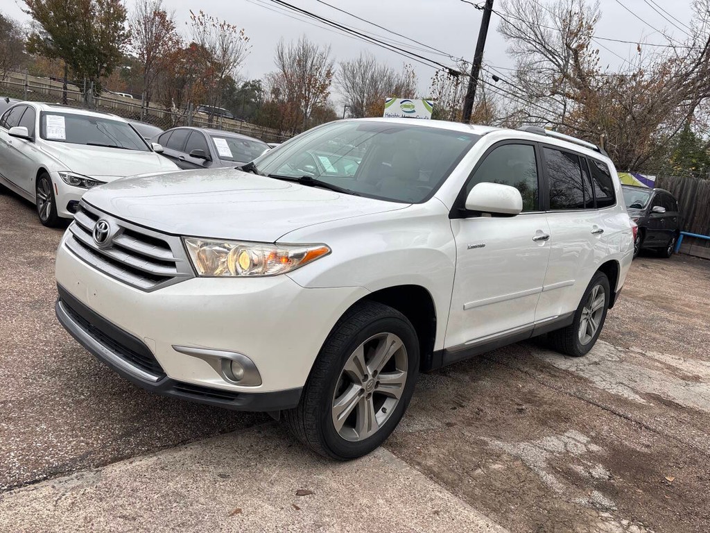 Toyota Highlander Vehicle Full-screen Gallery Image 03