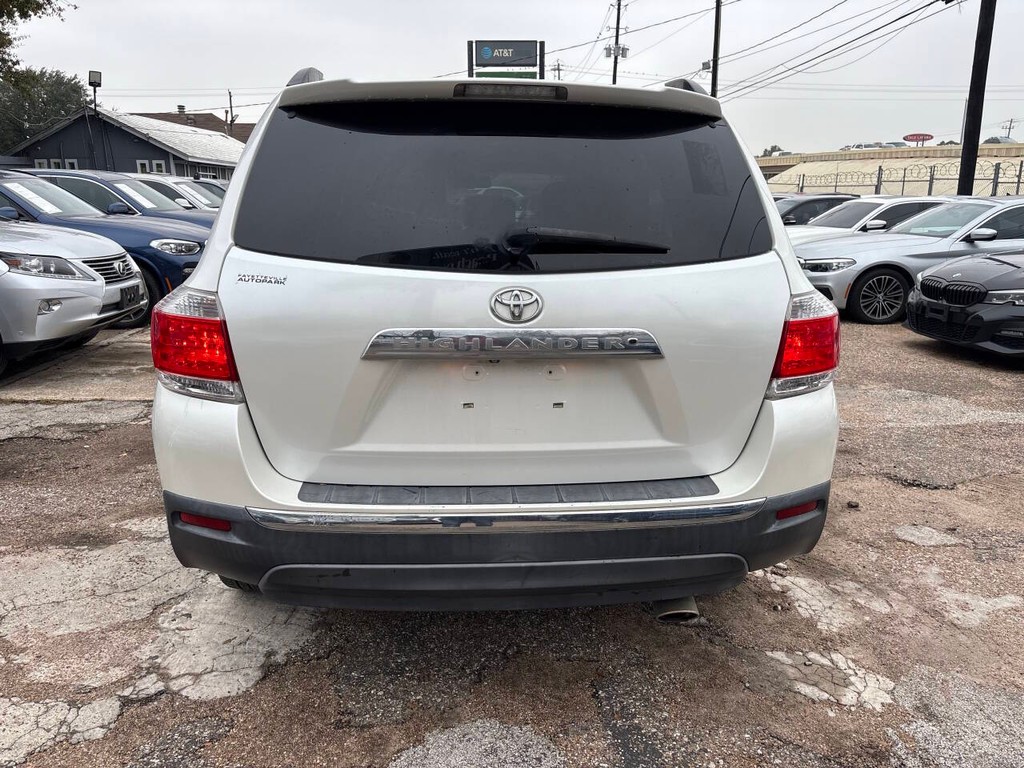 Toyota Highlander Vehicle Full-screen Gallery Image 05