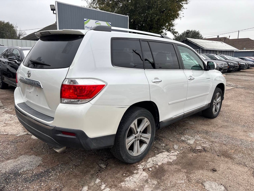 Toyota Highlander Vehicle Full-screen Gallery Image 06