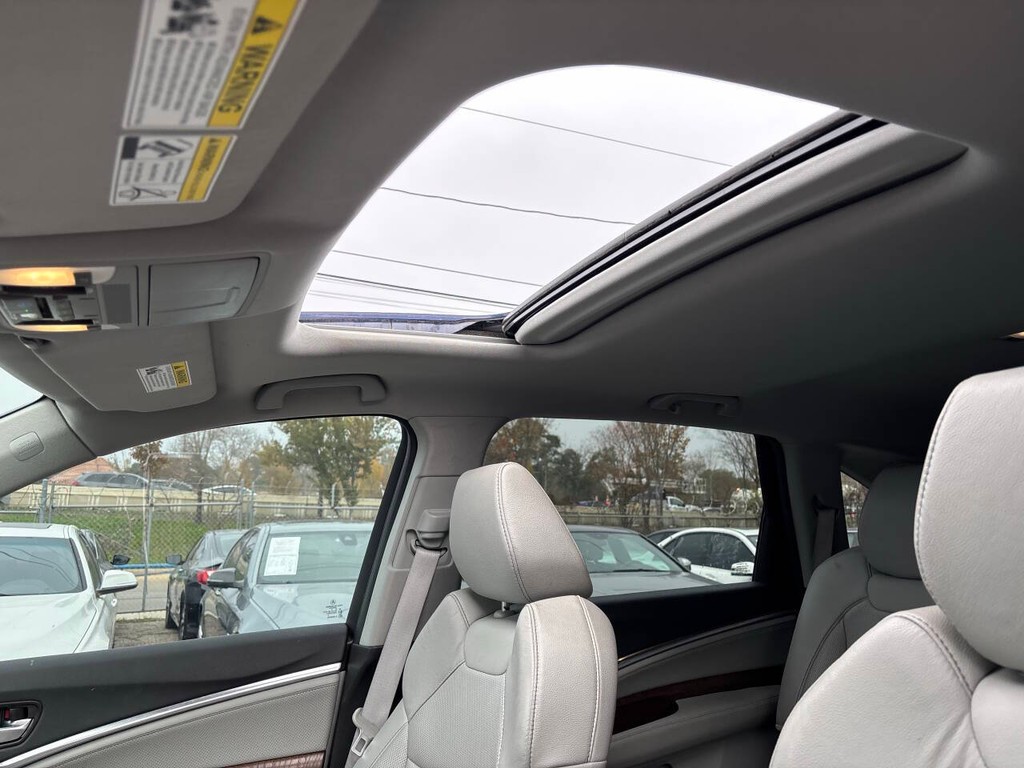 Acura MDX Vehicle Full-screen Gallery Image 19