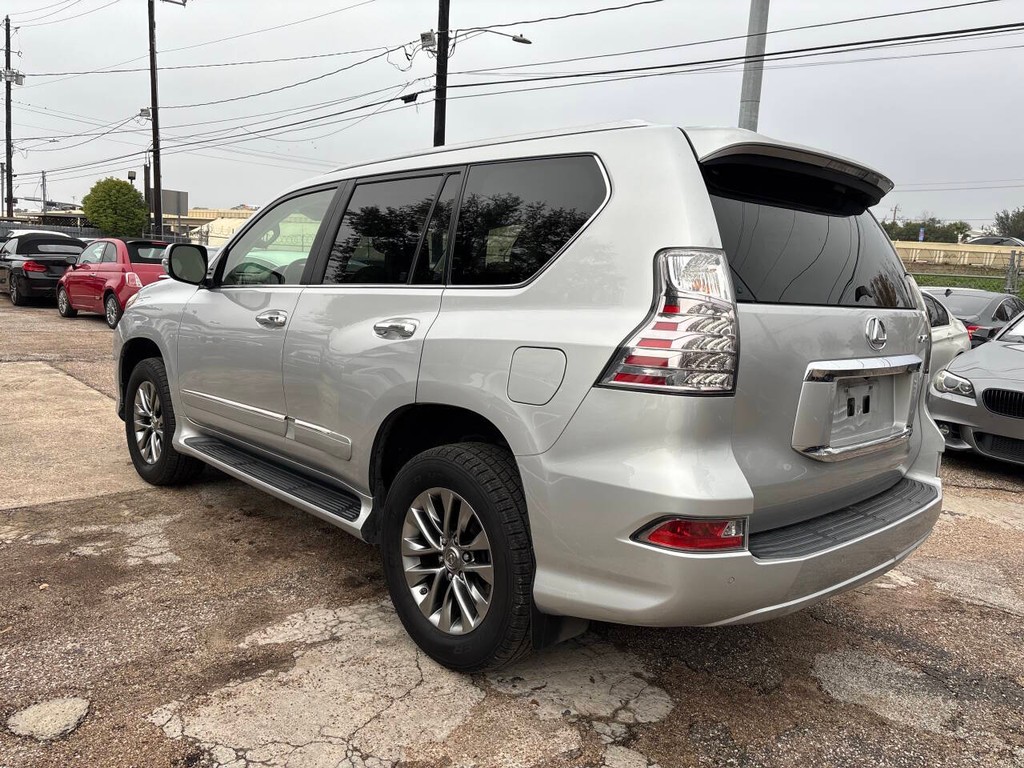 Lexus GX 460 Vehicle Full-screen Gallery Image 05