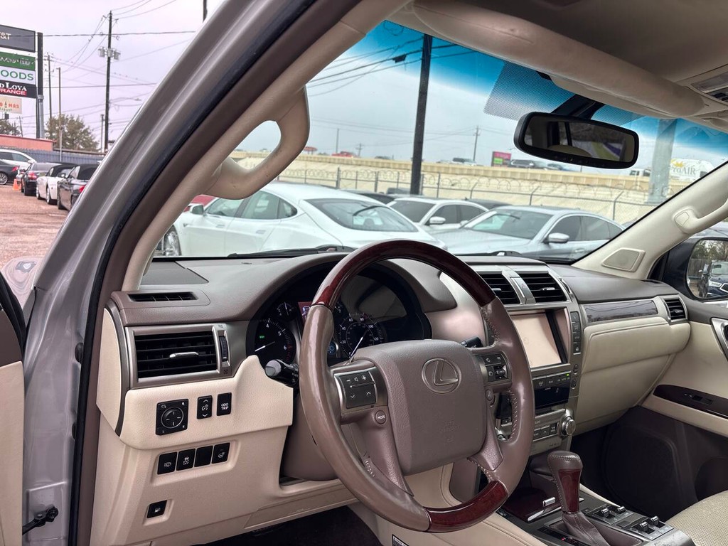 Lexus GX 460 Vehicle Full-screen Gallery Image 08
