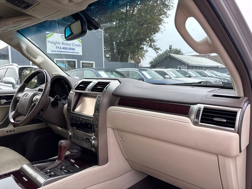 Lexus GX 460 Vehicle Full-screen Gallery Image 09