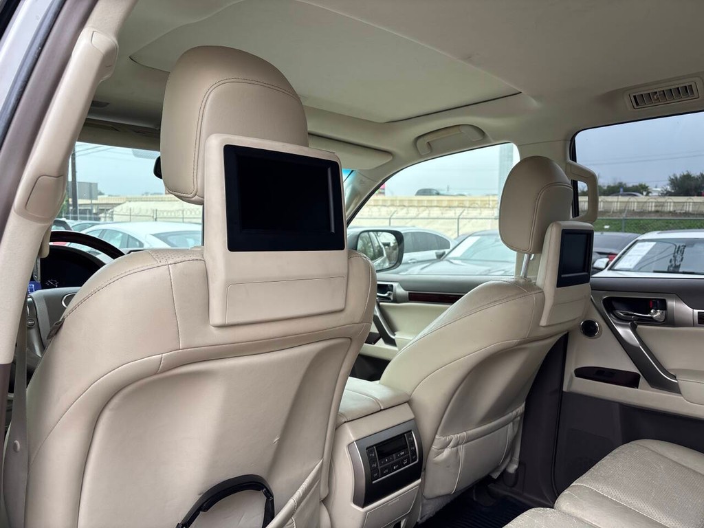 Lexus GX 460 Vehicle Full-screen Gallery Image 10
