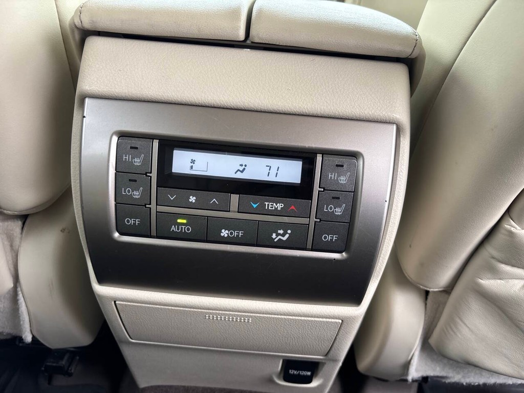 Lexus GX 460 Vehicle Full-screen Gallery Image 13