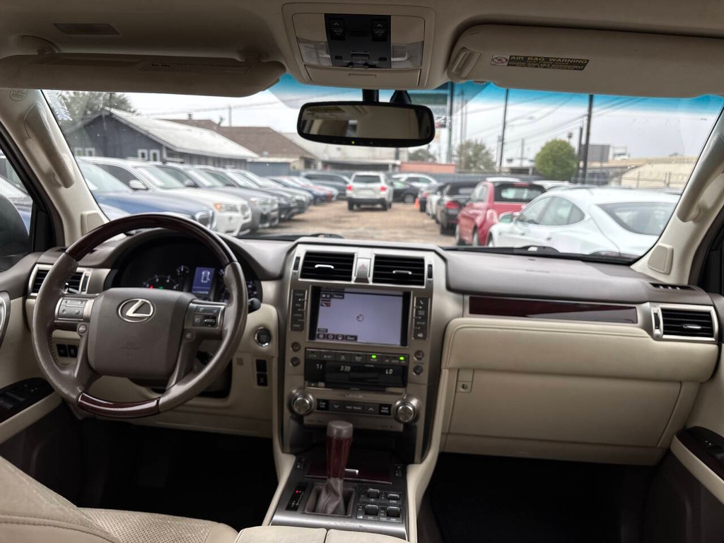 Lexus GX 460 Vehicle Full-screen Gallery Image 15