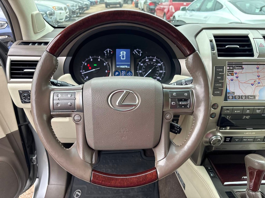 Lexus GX 460 Vehicle Full-screen Gallery Image 20