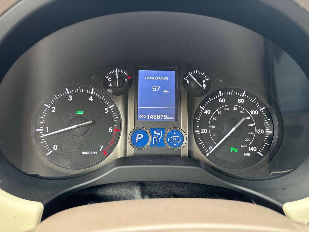 Lexus GX 460 Vehicle Full-screen Gallery Image 23