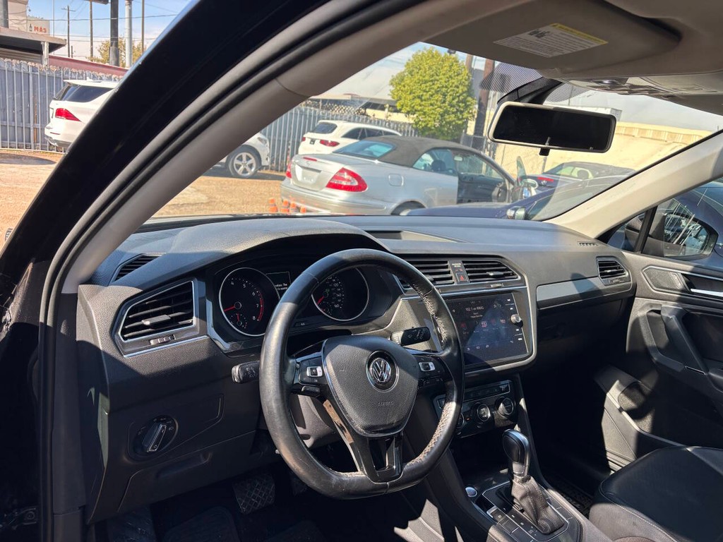 Volkswagen Tiguan Vehicle Full-screen Gallery Image 07