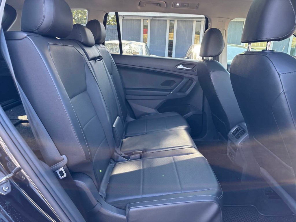 Volkswagen Tiguan Vehicle Full-screen Gallery Image 10