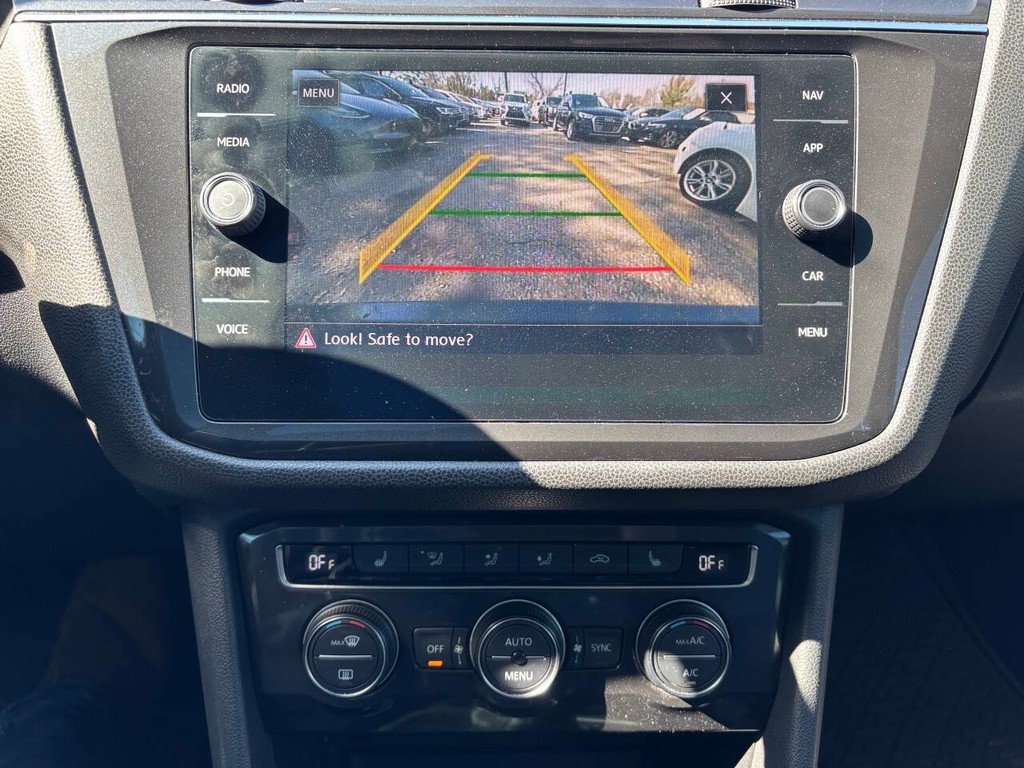 Volkswagen Tiguan Vehicle Full-screen Gallery Image 14
