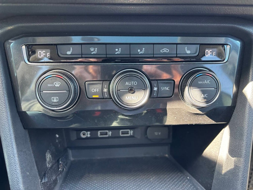 Volkswagen Tiguan Vehicle Full-screen Gallery Image 15
