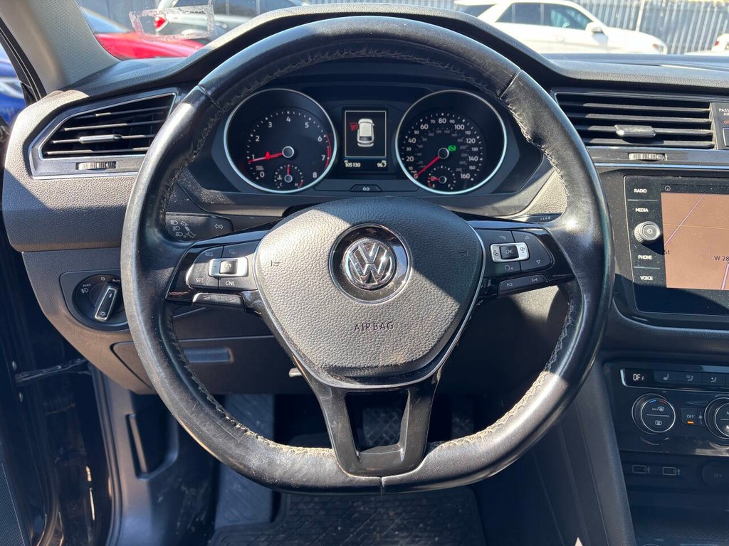 Volkswagen Tiguan Vehicle Full-screen Gallery Image 17