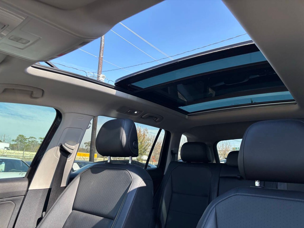 Volkswagen Tiguan Vehicle Full-screen Gallery Image 18