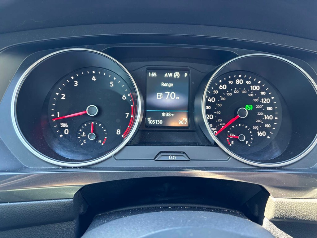 Volkswagen Tiguan Vehicle Full-screen Gallery Image 19