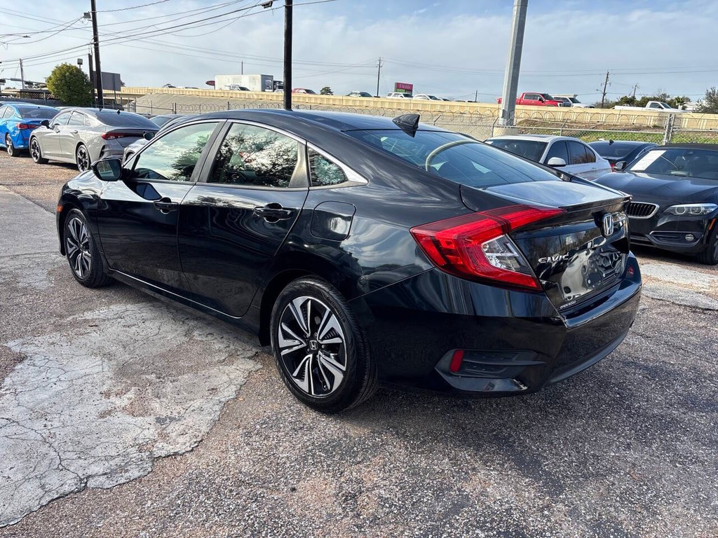 Honda Civic Sedan Vehicle Full-screen Gallery Image 05