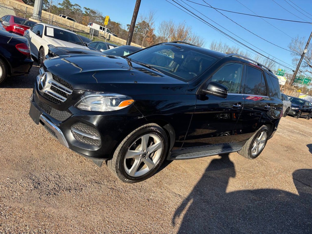 Mercedes-Benz GLE Vehicle Full-screen Gallery Image 04