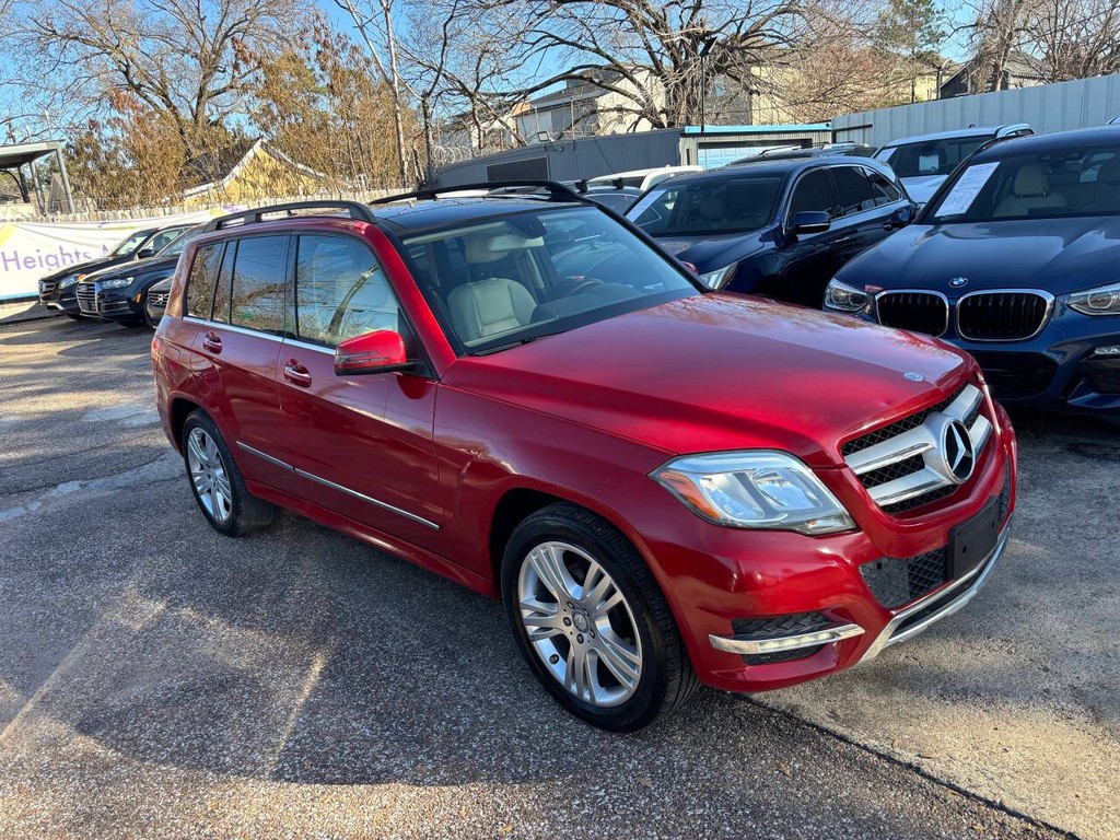 Mercedes-Benz GLK-Class Vehicle Full-screen Gallery Image 02