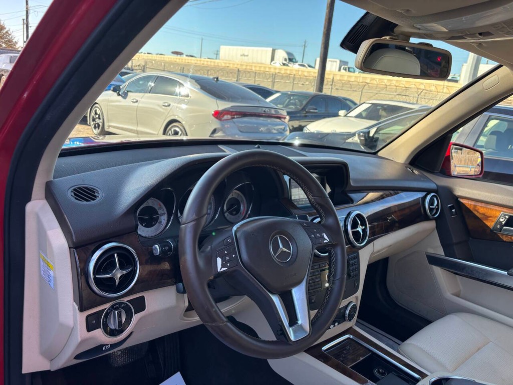 Mercedes-Benz GLK-Class Vehicle Full-screen Gallery Image 08