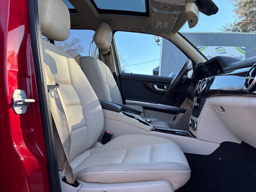 Mercedes-Benz GLK-Class Vehicle Full-screen Gallery Image 10