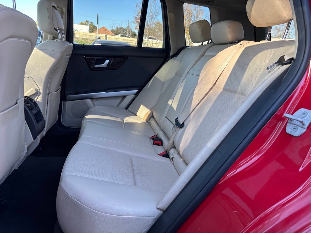 Mercedes-Benz GLK-Class Vehicle Full-screen Gallery Image 11