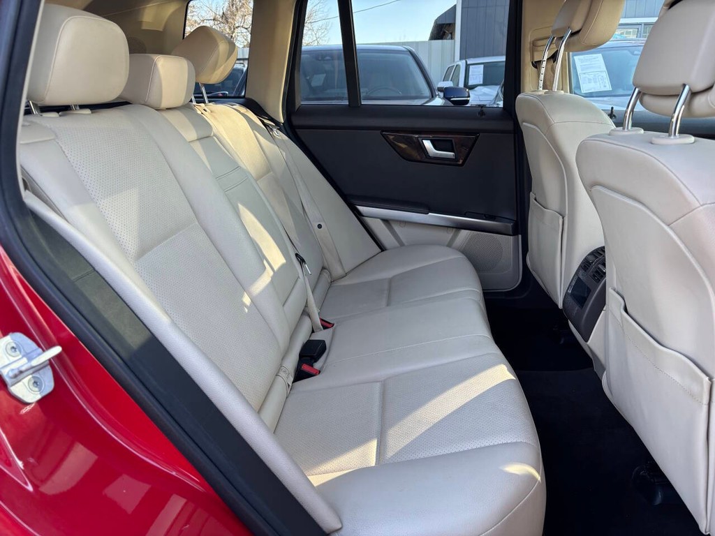 Mercedes-Benz GLK-Class Vehicle Full-screen Gallery Image 12