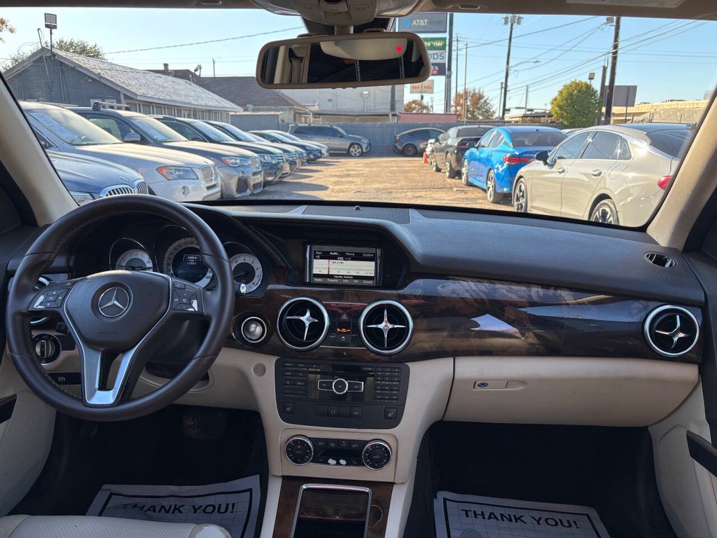 Mercedes-Benz GLK-Class Vehicle Full-screen Gallery Image 13