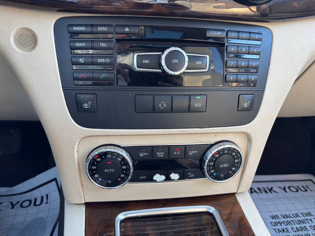 Mercedes-Benz GLK-Class Vehicle Full-screen Gallery Image 15