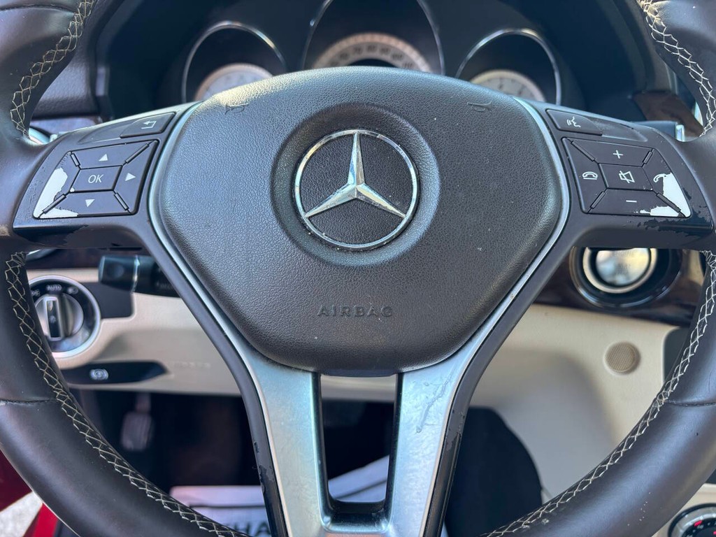 Mercedes-Benz GLK-Class Vehicle Full-screen Gallery Image 17