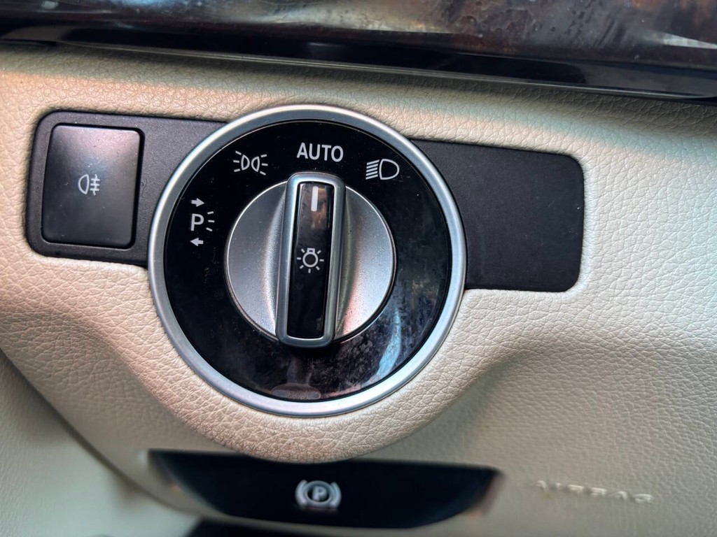 Mercedes-Benz GLK-Class Vehicle Full-screen Gallery Image 19