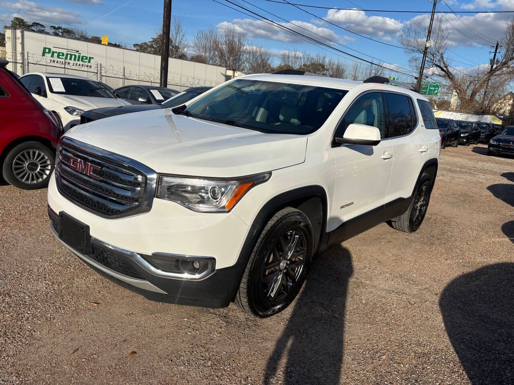 GMC Acadia Vehicle Full-screen Gallery Image 02