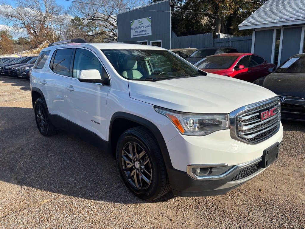 GMC Acadia Vehicle Full-screen Gallery Image 03